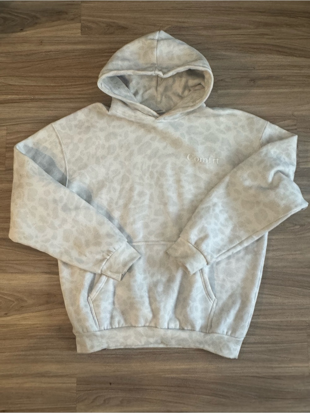 Comfort Women’s Hooded Sweatshirt in Light Beige Leopard